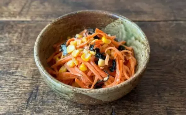 「やみつき！ にんじんがモリモリ食べられる「レンチン3分の腸活サラダ」。便秘対策とダイエットを同時に」の画像