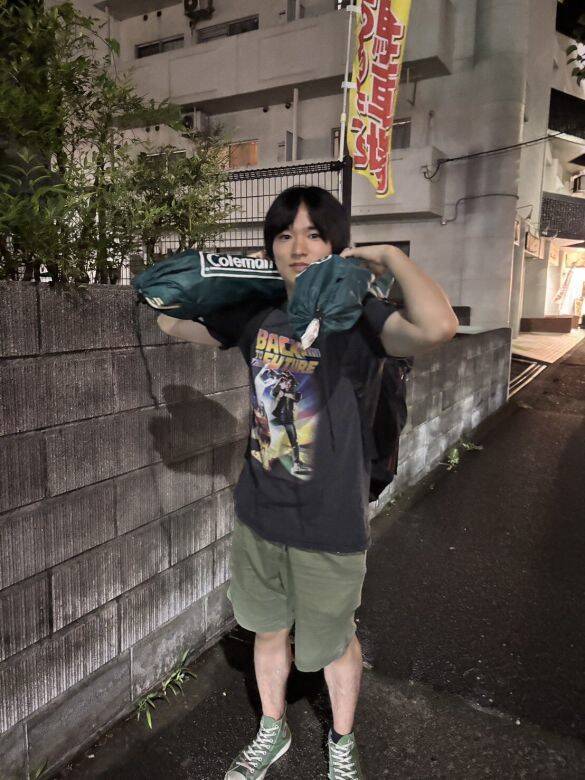 貴重な大学4年間を“左手の複製”に全振り！→メルカリでなぜか人気商品に。作者本人に話を聞くと