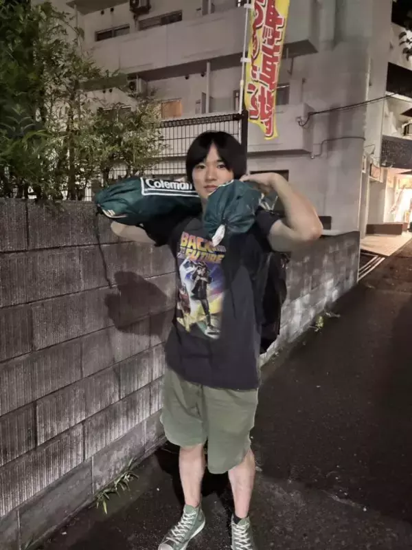 「貴重な大学4年間を“左手の複製”に全振り！→メルカリでなぜか人気商品に。作者本人に話を聞くと」の画像