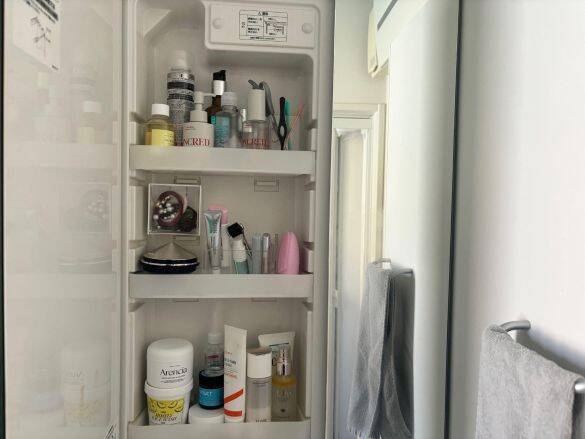 洗面台の“ごちゃつき収納”が一発でスッキリ！ ダイソー“高さ調節3段トレー”でデッドスペースゼロへ