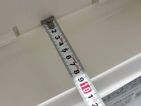 洗面台の“ごちゃつき収納”が一発でスッキリ！ ダイソー“高さ調節3段トレー”でデッドスペースゼロへ