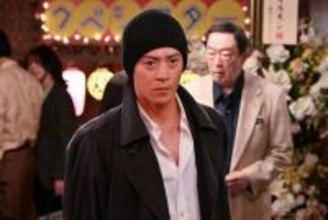 筋肉ムキムキすぎ？小栗旬が蜷川幸雄役をやった深い意味と、2人の知られざるエピソード ｜ドラマ『もしがく』