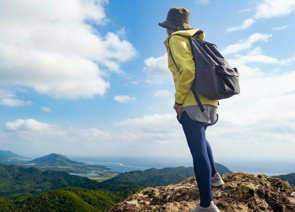「食べるだろ？」山頂で“ニンニクたっぷり鍋”を配るおじさんに困っていたら…女性が放った“容赦ない一言”にスッキリ