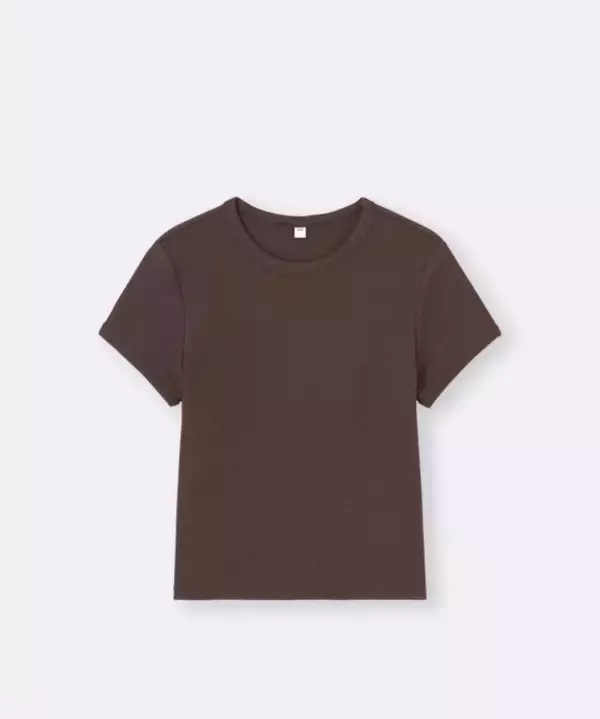 「GUの“1000円前後”Tシャツ「買ってはいけない」「これは買い」をアパレル店員が解説。“だらしなく見えるTシャツ”の特徴は」の画像