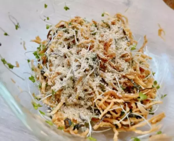 「切り干し大根を煮ないで食べてみたら…やみつき！ ポリポリ食感が最高で、腸活にも◎」の画像