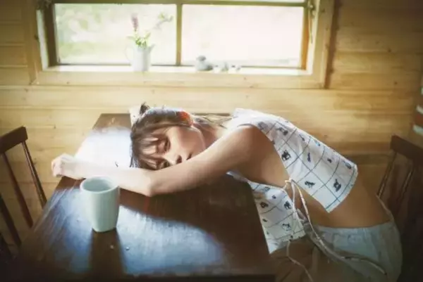 「26歳・元清純派アイドルの「小さなタトゥー」が波紋を呼んだワケ。“中途半端さ”が招いた賛否両論／2025 人気記事top5」の画像