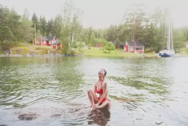 「26歳・元清純派アイドルの「小さなタトゥー」が波紋を呼んだワケ。“中途半端さ”が招いた賛否両論／2025 人気記事top5」の画像