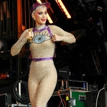 2025年「最も意外」だった大物カップル。岸田元首相の“フライング投稿”世界がざわつく