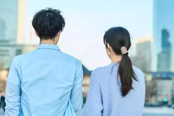 「喧嘩もしない、居心地もいい。それでも“結婚に進まないカップル”の共通点。「なんでもいいよ」は危険サイン？」の画像