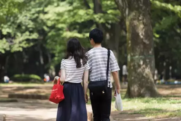 「プールデートでビキニが流され大ピンチ！カップルがとった行動は／恋愛人気記事BEST」の画像