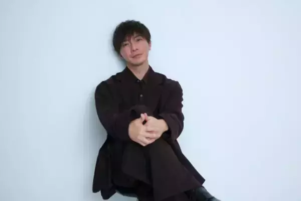 「成宮寛貴、12年ぶり舞台復帰のワケ「人生を変えてくれた」恩師との再会。東出昌大との“意外な約束”も」の画像