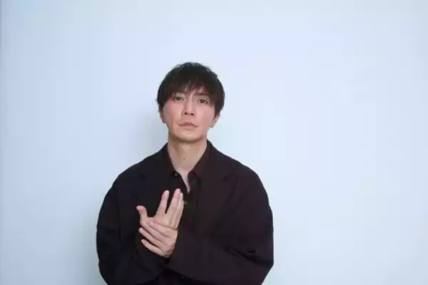 「成宮寛貴、12年ぶり舞台復帰のワケ「人生を変えてくれた」恩師との再会。東出昌大との“意外な約束”も」の画像