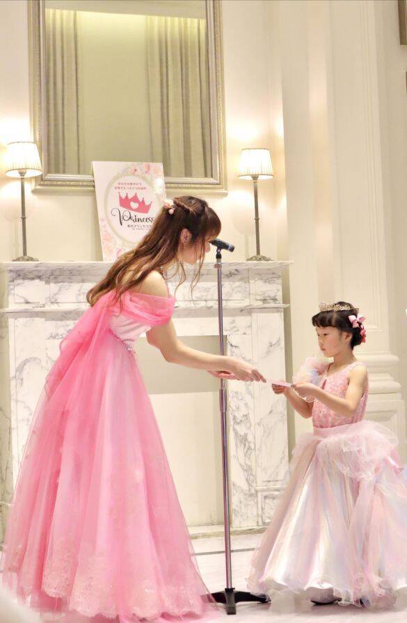 「これを自力で…？」6歳の女の子が一人で作ったドレスのクオリティがスゴすぎる！お母さんに聞いてみた