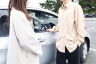 キャンプデートにワンピース＆ヒールサンダルで行ったら最悪の事態に。“豪華なテント”って聞いてたのに…／恋愛人気記事BEST