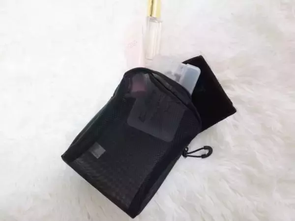 「無印良品の星4.8ポーチ、使ってみたら高評価のワケが判明！「シンプルすぎるメッシュポーチだけど…」」の画像