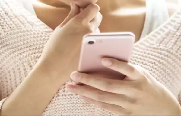 「ギャー！激安ソファを買って大後悔、“うごめく白い点々”の正体は／びっくり体験人気記事」の画像