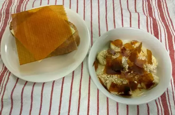 「海苔が高すぎる今、トップバリュ「野菜のシート」が救世主！ 年末・クリスマス料理の彩りにもめちゃ便利」の画像