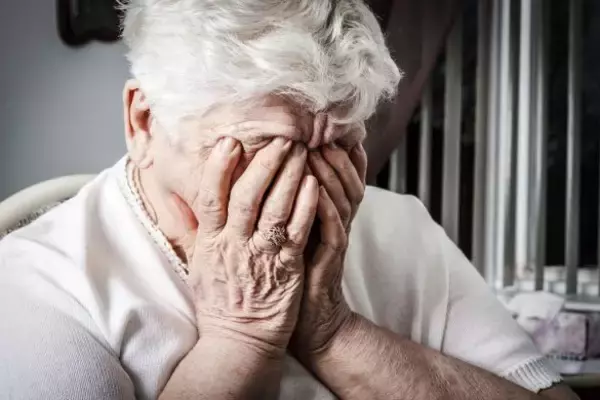 「「3日前にヤマダ電機で…」行動が筒抜けで64歳母が信じた偽刑事。189万を奪われた特殊詐欺の巧妙すぎる手口とは」の画像
