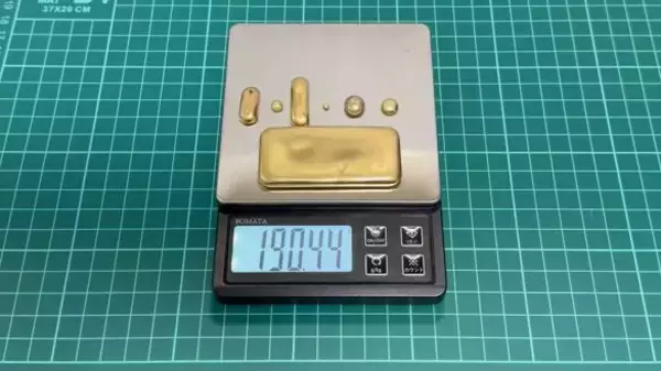 「ヤフオクの金歯も溶かす!? 執念で「金塊1kg」を目指す男性を直撃。そのロマンが凄すぎた」の画像