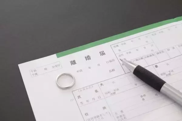 結婚26年目に離婚届をつきつけられ仰天！「この日を待っていた」妻の言う問題とは？／結婚人気記事BEST