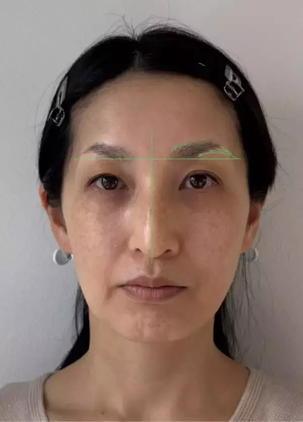 「40代「老け見え眉毛」な人がやってる“NGな描き方”3つ。若見え眉毛にするコツとは？」の画像