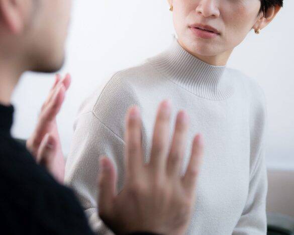 義父からプレゼントをもらった30歳女性。開けた瞬間「鳥肌が立った」生々しすぎる中身とは？