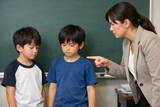 「「私は見てないですけど」理由も聞かず一方的に叱る学校の先生に絶望。逆ギレする担任に不信感、母が取った“最後の手段”とは」の画像1