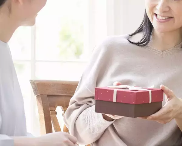 「バレンタインに“おかき”を贈っただけなのに…義父が不機嫌になった「ありえない理由」にドン引き」の画像