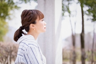 夫がなんと18歳を妊娠させて逃亡！泣き崩れる彼女に妻がとった行動とは？／結婚人気記事BEST