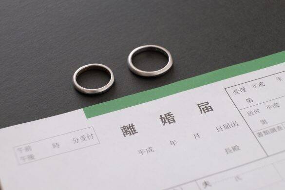 夫がなんと18歳を妊娠させて逃亡！泣き崩れる彼女に妻がとった行動とは？／結婚人気記事BEST