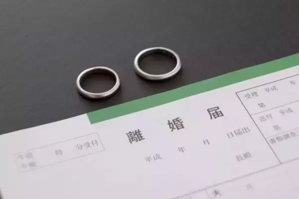 「夫がなんと18歳を妊娠させて逃亡！泣き崩れる彼女に妻がとった行動とは？／結婚人気記事BEST」の画像