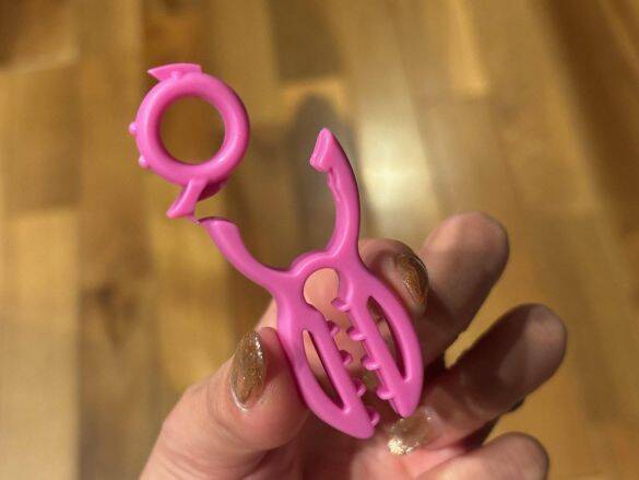 洗濯の後「靴下をペアにするのが面倒すぎる問題」にサヨナラ！ たった110円で解決した方法は