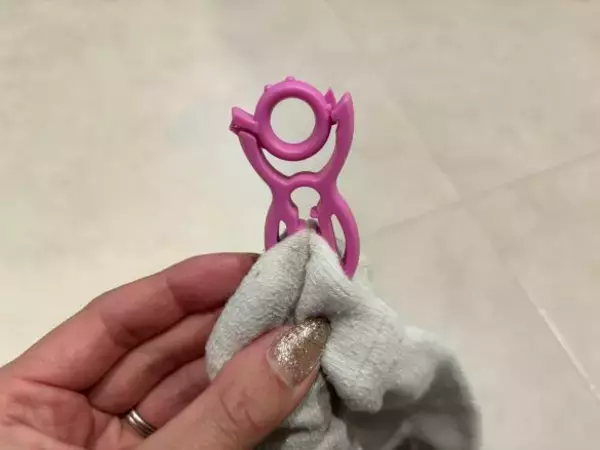 「洗濯の後「靴下をペアにするのが面倒すぎる問題」にサヨナラ！ たった110円で解決した方法は」の画像