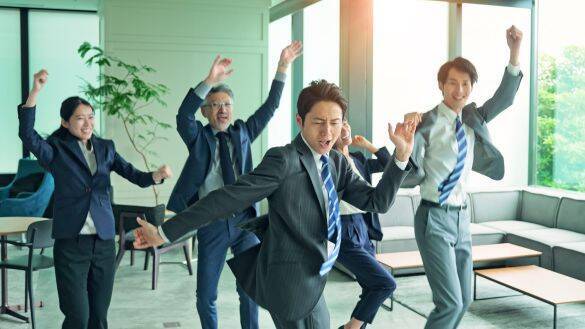 “社内でコール＆ダンス”動画が大炎上──批判殺到の裏で好意的な声も集まったワケ