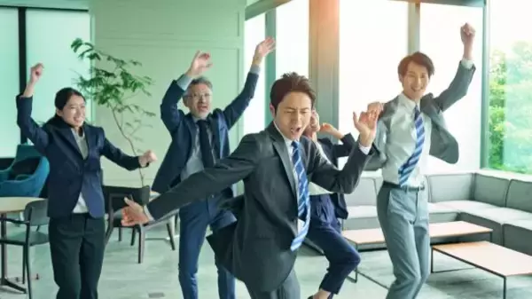「“社内でコール＆ダンス”動画が大炎上──批判殺到の裏で好意的な声も集まったワケ」の画像