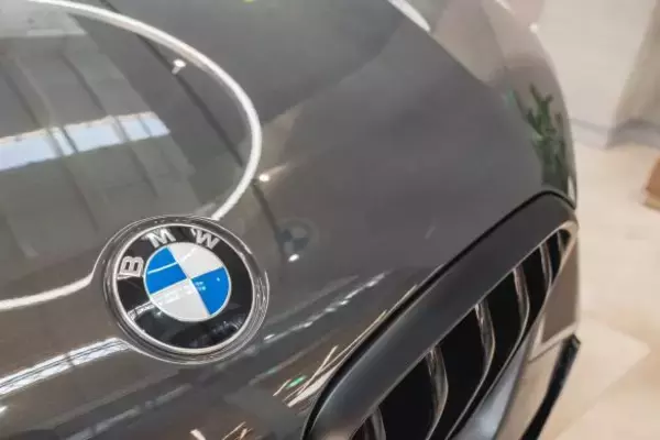 「八百屋で遭った「タイミーさん」にビックリ！ 高級外車に高級ダウン…スポットバイトを楽しむ“謎の40代男性”は何者？」の画像