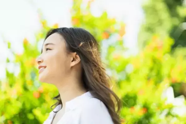 「定食屋で“勝手に隣に座るおじさん”にゾゾッ！ 手まで触られ困っていたら…年配女将が“ド迫力の神対応”」の画像