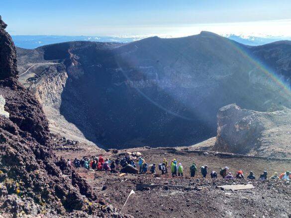 山道に女児がひとり…親の言葉にゾッ。その親子登山、本当に子供のため？ 母が山頂で見たシビアな光景