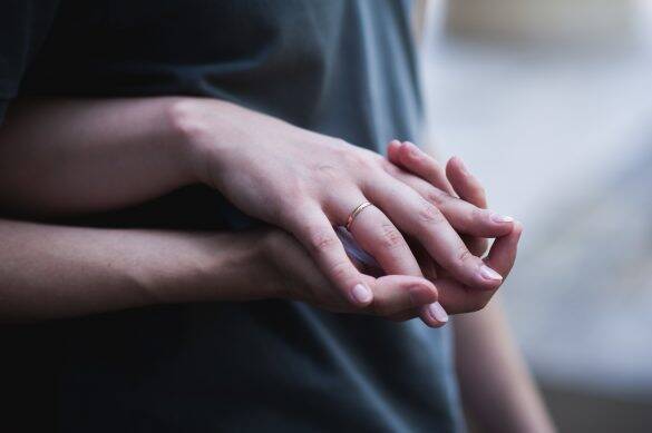 私の不倫に動じない夫。愛がないのかと思っていたら“禁断の癖”が…／結婚人気記事BEST