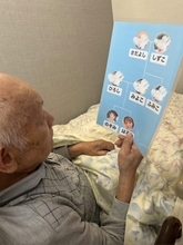 94歳おじいちゃんの認知症予防のために孫が手作りした“意外なアイテム”とは？「家族の会話が増えた！」