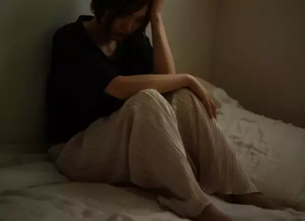 「怒りでひざが震えた…子育て中に夫に言われた「一生許せない言葉」／結婚人気記事BEST」の画像