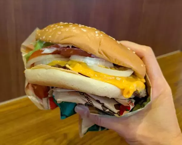 「ロッテリア全店消滅の衝撃。新ブランド「ゼッテリア」の明暗を分けるのは？実食してわかったこと」の画像