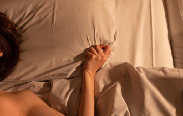 12歳下の彼に初おうちデートで「急に冷められた」ショックすぎる理由。彼のインスタを開いたら…／恋愛人気記事BEST