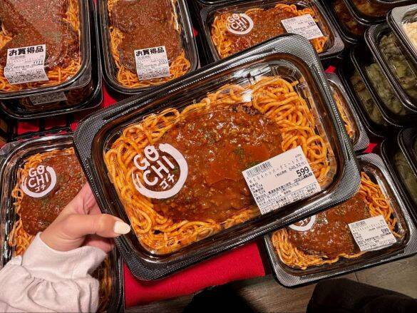 「デカすぎて二度見…」ロピアの“衝撃ボリューム”総菜4選。646円「MEGAパスタ」の満足度が凄かった