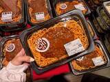 「「デカすぎて二度見…」ロピアの“衝撃ボリューム”総菜4選。646円「MEGAパスタ」の満足度が凄かった」の画像9