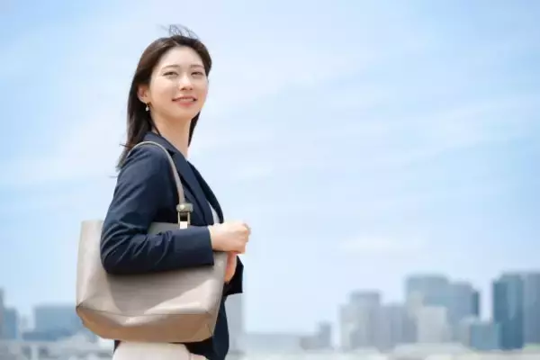 「電車内で撮影する迷惑YouTuberおじさん…“再生回数10回”の彼に、思わず声をかけた「私のひと言」とは」の画像