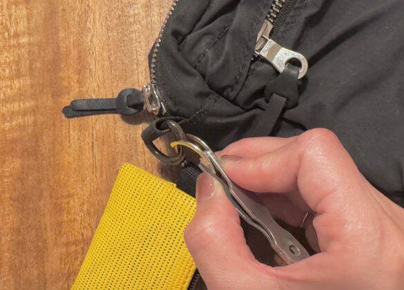 「“太い輪っか”のキーホルダー、つけるの大変すぎ問題」100均アイテムで一発解消！ 何十年も苦労してきたのに