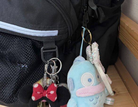 「“太い輪っか”のキーホルダー、つけるの大変すぎ問題」100均アイテムで一発解消！ 何十年も苦労してきたのに