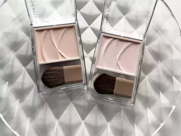 「49歳のクマとほうれい線が693円で飛んだ！新色登場のセザンヌ爆売れハイライト、新旧色の実力を試してみた」の画像