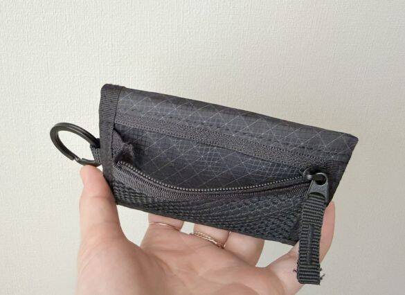 「小さい財布って、結局使いにくい」問題、無印良品の新作“1,490円ミニ財布”で解決！ 小銭入れが「外側」だと便利なワケ